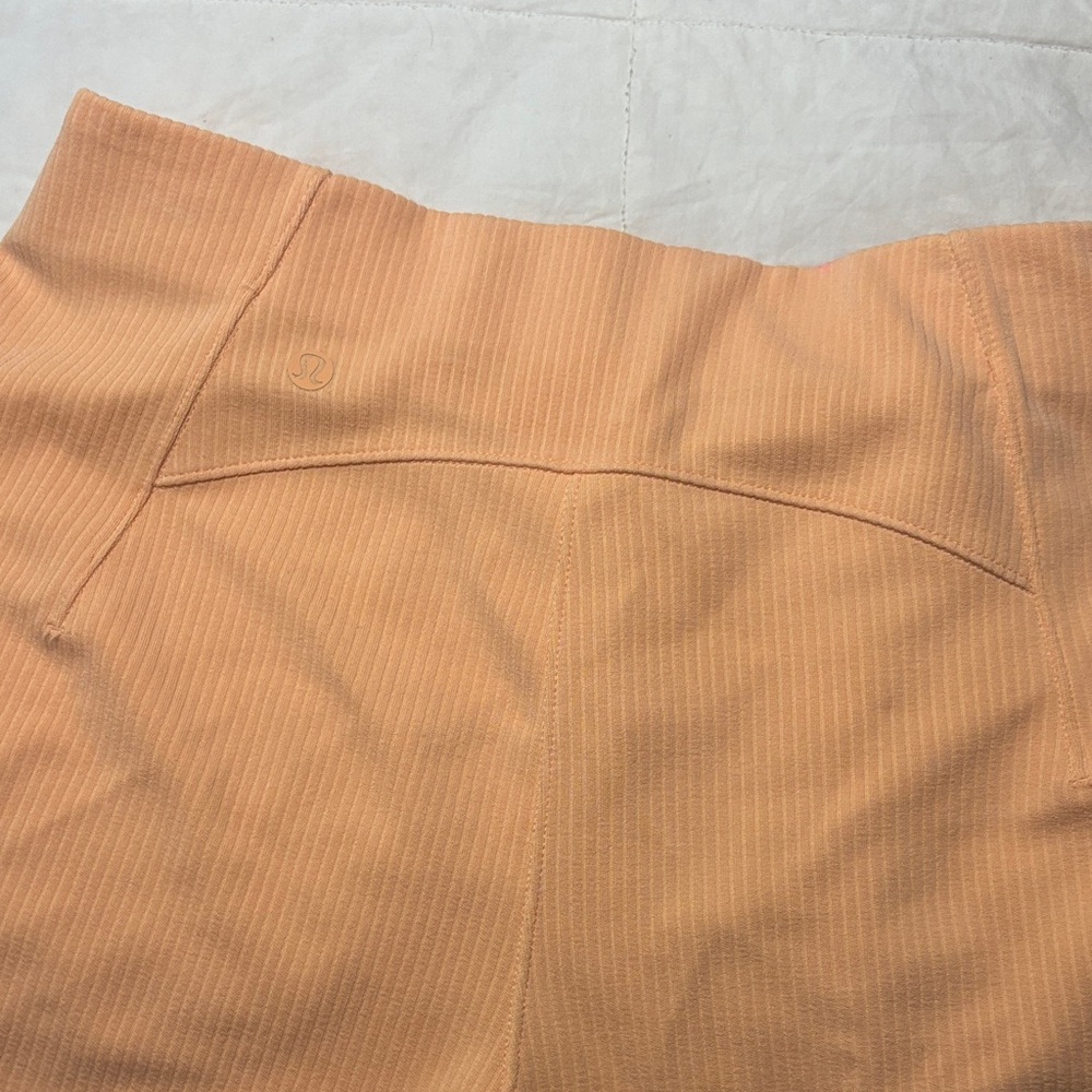 Lululemon Peach Women's High Rise Ribbed Shorts Size 6 - Picture 8 of 9